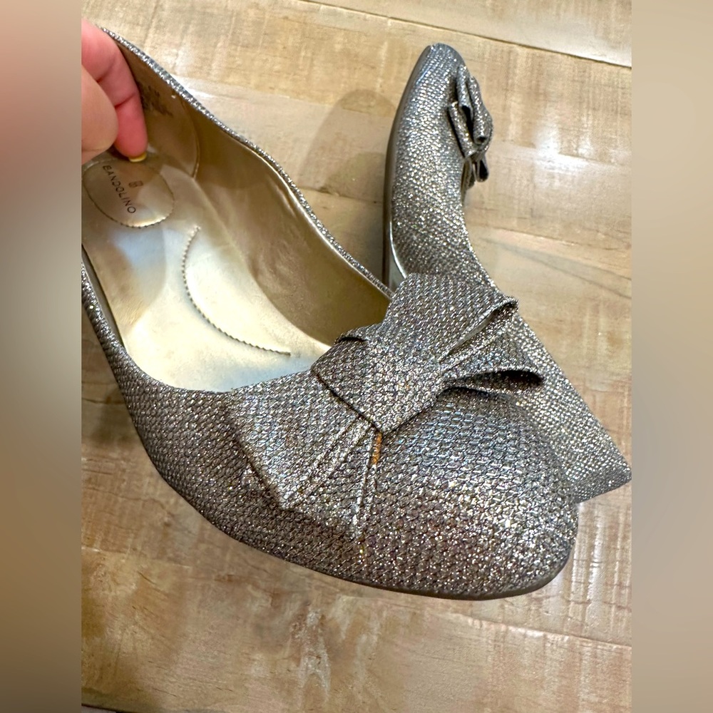 Bandolino metallic sparkles silver bow round toe wedge heels shoes